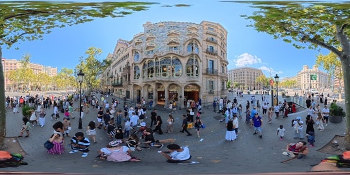Gaudí's Casa Batlló (Exterior)